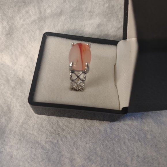 New women's size 8 ring - Picture 3 of 6